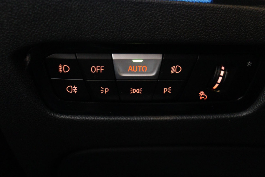 BMW 3-serie 330e eDrive M-Sport (NL-auto, 2e Eig, Dealer OnderH, Carplay, Camera, StoelV, Addpt Cruise, Leder, Etc)
