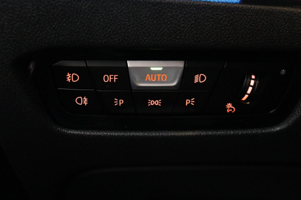 BMW 3-serie 330e eDrive M-Sport (NL-auto, 2e Eig, Dealer OnderH, Carplay, Camera, StoelV, Addpt Cruise, Leder, Etc)