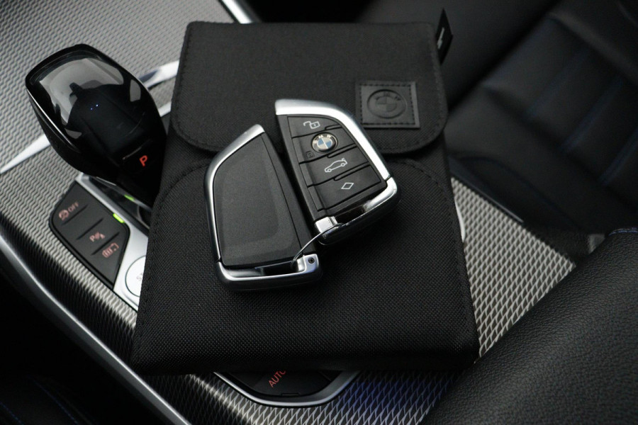 BMW 3-serie 330e eDrive M-Sport (NL-auto, 2e Eig, Dealer OnderH, Carplay, Camera, StoelV, Addpt Cruise, Leder, Etc)