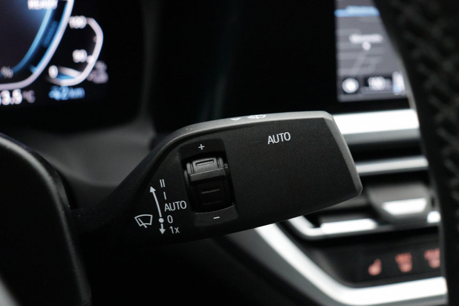 BMW 3-serie 330e eDrive M-Sport (NL-auto, 2e Eig, Dealer OnderH, Carplay, Camera, StoelV, Addpt Cruise, Leder, Etc)