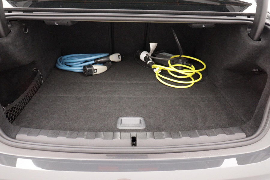 BMW 3-serie 330e eDrive M-Sport (NL-auto, 2e Eig, Dealer OnderH, Carplay, Camera, StoelV, Addpt Cruise, Leder, Etc)
