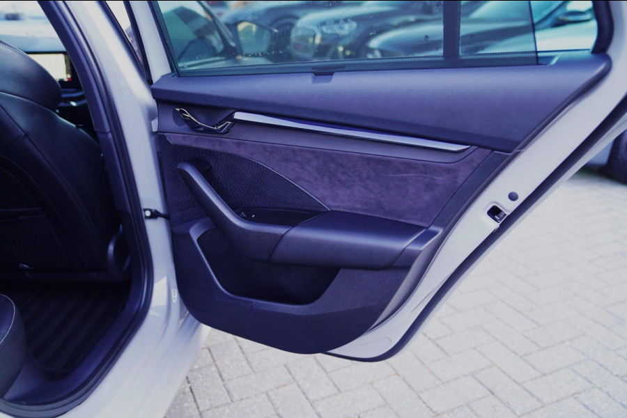 Škoda Octavia 2.0 TDI RS | Nardo | Massage stoelen | RS-zetels | Virtual cockpit | Alcantara | Facelift | Stoelverwarming V+A |