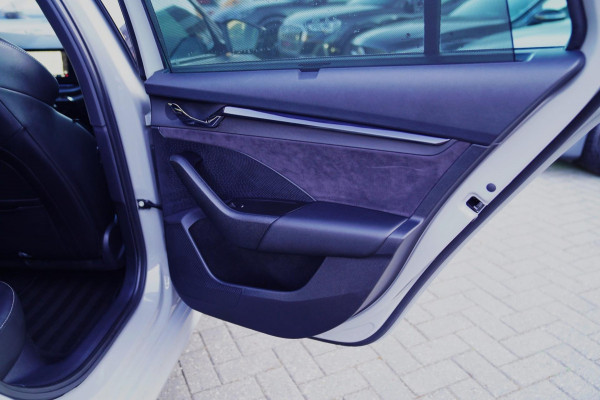 Škoda Octavia 2.0 TDI RS | Nardo | Massage stoelen | RS-zetels | Virtual cockpit | Alcantara | Facelift | Stoelverwarming V+A |