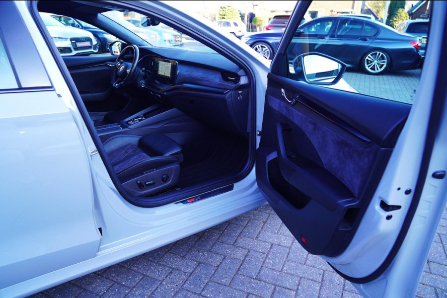 Škoda Octavia 2.0 TDI RS | Nardo | Massage stoelen | RS-zetels | Virtual cockpit | Alcantara | Facelift | Stoelverwarming V+A |
