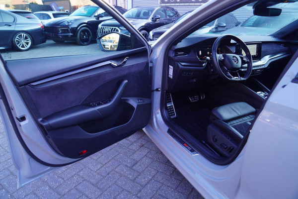 Škoda Octavia 2.0 TDI RS | Nardo | Massage stoelen | RS-zetels | Virtual cockpit | Alcantara | Facelift | Stoelverwarming V+A |