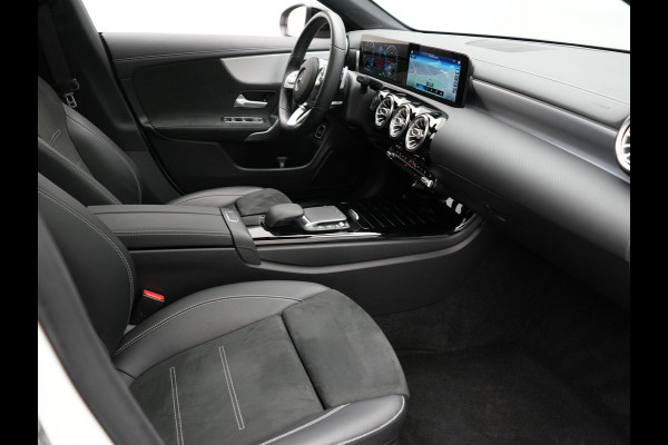 Mercedes-Benz CLA-Klasse Shooting Brake 250 e AMG Night Plug in Hybrid Dealer O.H. 218pk PHEV | Panodak | Alcantara Sportstoelen Verwarmd | Widescreen Navi | Sfeerverlichting | Navigatie | Apple Carplay | Camera | DAB |