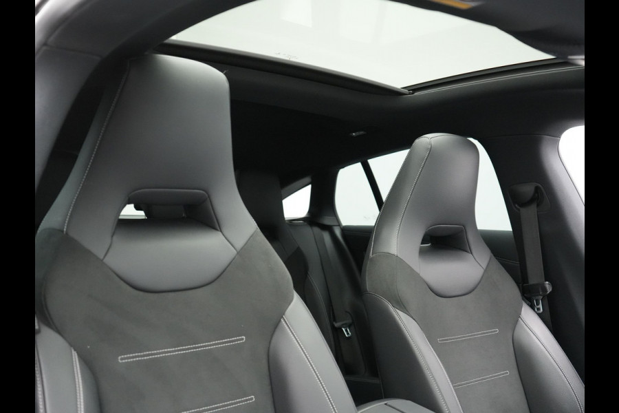 Mercedes-Benz CLA-Klasse Shooting Brake 250 e AMG Night Plug in Hybrid Dealer O.H. 218pk PHEV | Panodak | Alcantara Sportstoelen Verwarmd | Widescreen Navi | Sfeerverlichting | Navigatie | Apple Carplay | Camera | DAB |