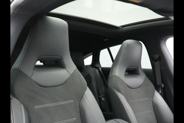 Mercedes-Benz CLA-Klasse Shooting Brake 250 e AMG Night Plug in Hybrid Dealer O.H. 218pk PHEV | Panodak | Alcantara Sportstoelen Verwarmd | Widescreen Navi | Sfeerverlichting | Navigatie | Apple Carplay | Camera | DAB |
