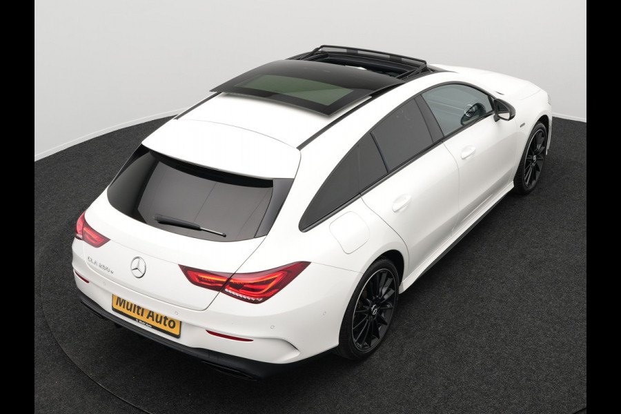 Mercedes-Benz CLA-Klasse Shooting Brake 250 e AMG Night Plug in Hybrid Dealer O.H. 218pk PHEV | Panodak | Alcantara Sportstoelen Verwarmd | Widescreen Navi | Sfeerverlichting | Navigatie | Apple Carplay | Camera | DAB |