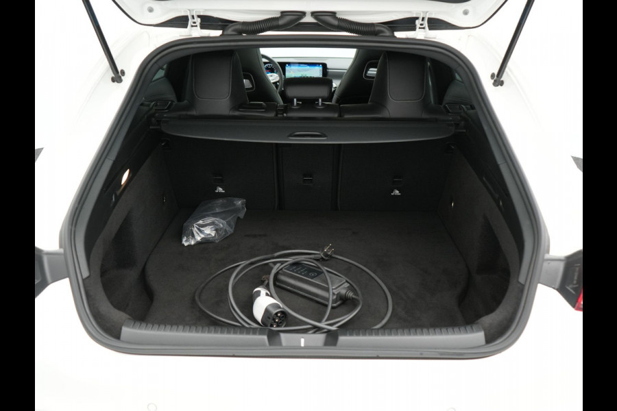 Mercedes-Benz CLA-Klasse Shooting Brake 250 e AMG Night Plug in Hybrid Dealer O.H. 218pk PHEV | Panodak | Alcantara Sportstoelen Verwarmd | Widescreen Navi | Sfeerverlichting | Navigatie | Apple Carplay | Camera | DAB |