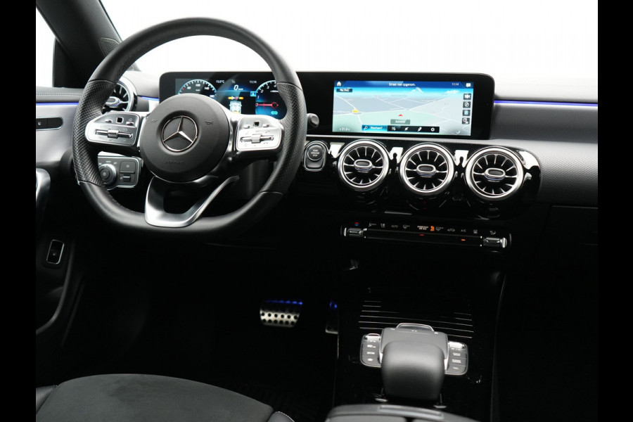 Mercedes-Benz CLA-Klasse Shooting Brake 250 e AMG Night Plug in Hybrid Dealer O.H. 218pk PHEV | Panodak | Alcantara Sportstoelen Verwarmd | Widescreen Navi | Sfeerverlichting | Navigatie | Apple Carplay | Camera | DAB |