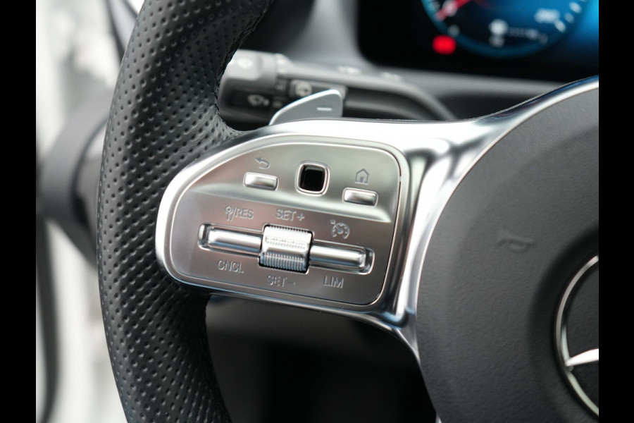 Mercedes-Benz CLA-Klasse Shooting Brake 250 e AMG Night Plug in Hybrid Dealer O.H. 218pk PHEV | Panodak | Alcantara Sportstoelen Verwarmd | Widescreen Navi | Sfeerverlichting | Navigatie | Apple Carplay | Camera | DAB |