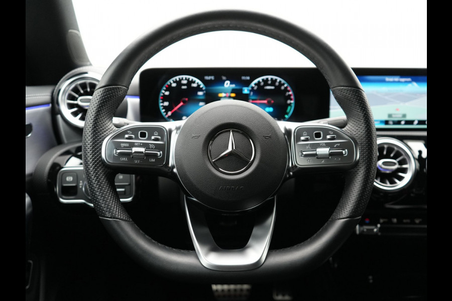Mercedes-Benz CLA-Klasse Shooting Brake 250 e AMG Night Plug in Hybrid Dealer O.H. 218pk PHEV | Panodak | Alcantara Sportstoelen Verwarmd | Widescreen Navi | Sfeerverlichting | Navigatie | Apple Carplay | Camera | DAB |