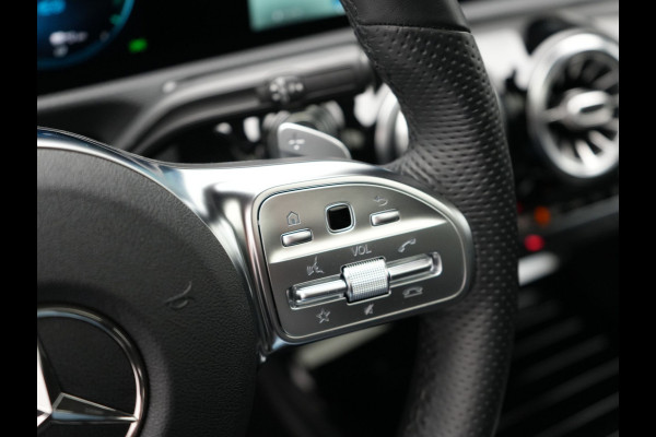 Mercedes-Benz CLA-Klasse Shooting Brake 250 e AMG Night Plug in Hybrid Dealer O.H. 218pk PHEV | Panodak | Alcantara Sportstoelen Verwarmd | Widescreen Navi | Sfeerverlichting | Navigatie | Apple Carplay | Camera | DAB |