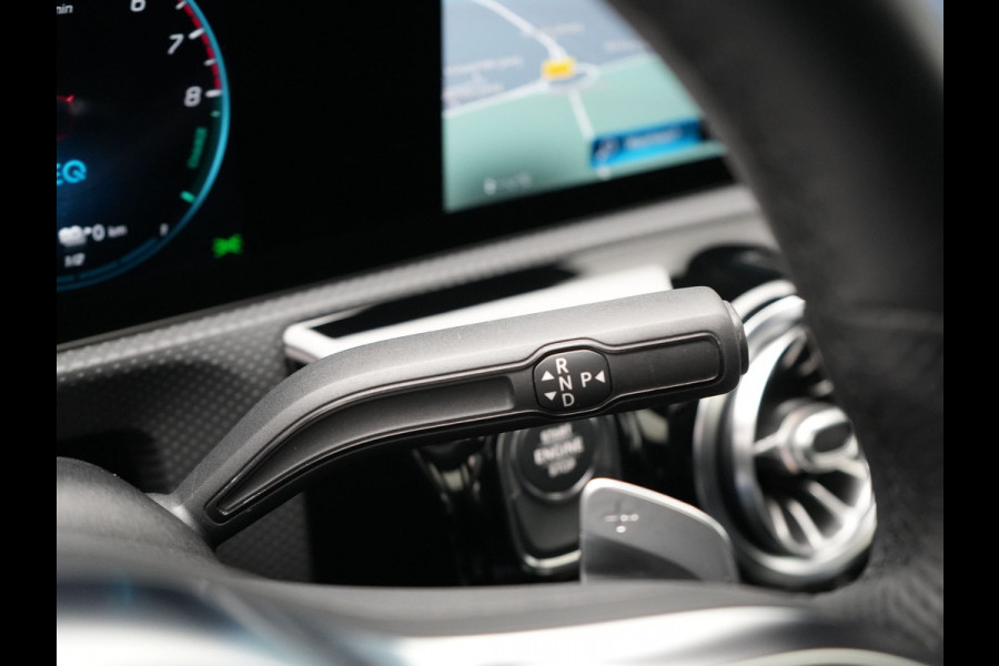 Mercedes-Benz CLA-Klasse Shooting Brake 250 e AMG Night Plug in Hybrid Dealer O.H. 218pk PHEV | Panodak | Alcantara Sportstoelen Verwarmd | Widescreen Navi | Sfeerverlichting | Navigatie | Apple Carplay | Camera | DAB |
