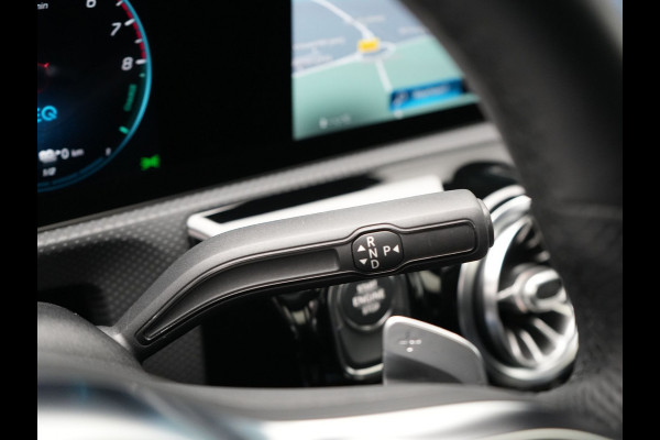 Mercedes-Benz CLA-Klasse Shooting Brake 250 e AMG Night Plug in Hybrid Dealer O.H. 218pk PHEV | Panodak | Alcantara Sportstoelen Verwarmd | Widescreen Navi | Sfeerverlichting | Navigatie | Apple Carplay | Camera | DAB |
