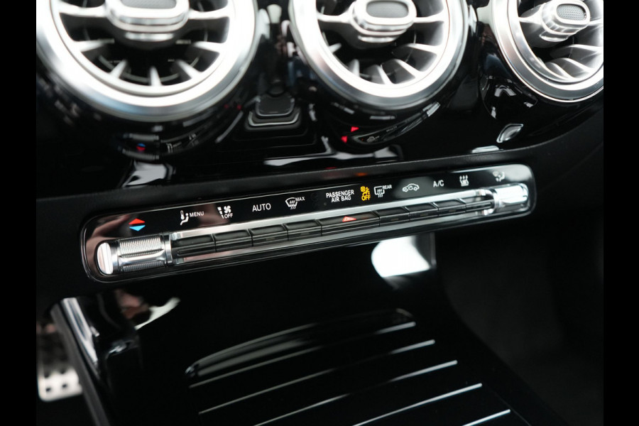 Mercedes-Benz CLA-Klasse Shooting Brake 250 e AMG Night Plug in Hybrid Dealer O.H. 218pk PHEV | Panodak | Alcantara Sportstoelen Verwarmd | Widescreen Navi | Sfeerverlichting | Navigatie | Apple Carplay | Camera | DAB |