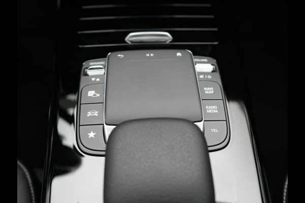 Mercedes-Benz CLA-Klasse Shooting Brake 250 e AMG Night Plug in Hybrid Dealer O.H. 218pk PHEV | Panodak | Alcantara Sportstoelen Verwarmd | Widescreen Navi | Sfeerverlichting | Navigatie | Apple Carplay | Camera | DAB |