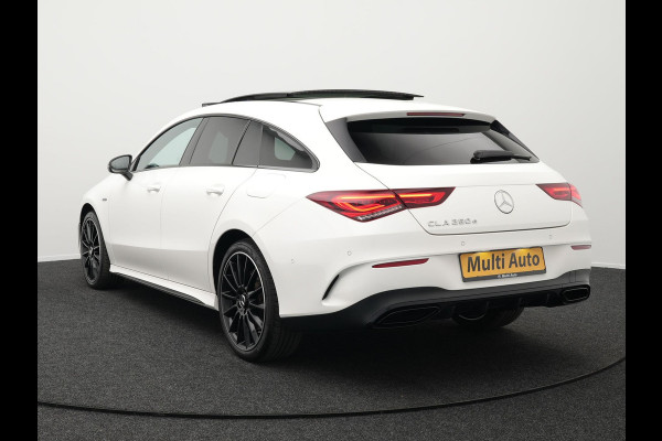Mercedes-Benz CLA-Klasse Shooting Brake 250 e AMG Night Plug in Hybrid Dealer O.H. 218pk PHEV | Panodak | Alcantara Sportstoelen Verwarmd | Widescreen Navi | Sfeerverlichting | Navigatie | Apple Carplay | Camera | DAB |