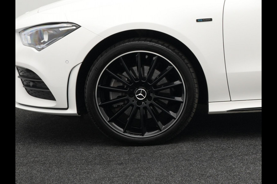 Mercedes-Benz CLA-Klasse Shooting Brake 250 e AMG Night Plug in Hybrid Dealer O.H. 218pk PHEV | Panodak | Alcantara Sportstoelen Verwarmd | Widescreen Navi | Sfeerverlichting | Navigatie | Apple Carplay | Camera | DAB |