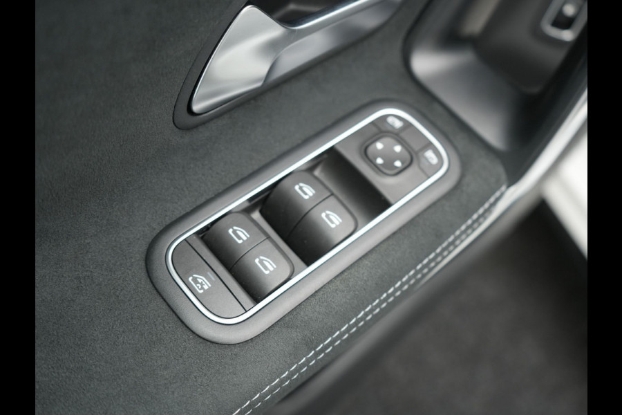 Mercedes-Benz CLA-Klasse Shooting Brake 250 e AMG Night Plug in Hybrid Dealer O.H. 218pk PHEV | Panodak | Alcantara Sportstoelen Verwarmd | Widescreen Navi | Sfeerverlichting | Navigatie | Apple Carplay | Camera | DAB |