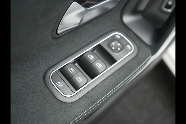 Mercedes-Benz CLA-Klasse Shooting Brake 250 e AMG Night Plug in Hybrid Dealer O.H. 218pk PHEV | Panodak | Alcantara Sportstoelen Verwarmd | Widescreen Navi | Sfeerverlichting | Navigatie | Apple Carplay | Camera | DAB |