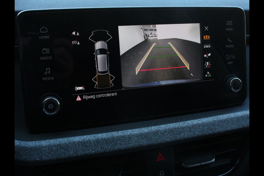 Škoda Kamiq 1.0 TSI 115pk Automaat Business Edition | Navigatie | Android Auto / Apple Carplay | Climate Control | Camera | Parkeer sensoren | Lichtmetalen Velgen | Dab | Digitale Cockpit | Keyless | Led | Cruise Control