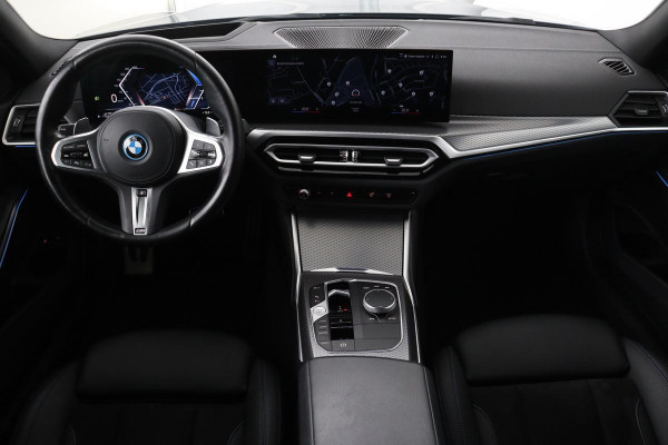 BMW 3-serie 320e M Sport | Head-Up | Stoel & stuurverwarming | Adaptive cruise | Sportstoelen | Adaptief LED | Sfeerverlichting | Camera | Carplay | Leder/Alcantara