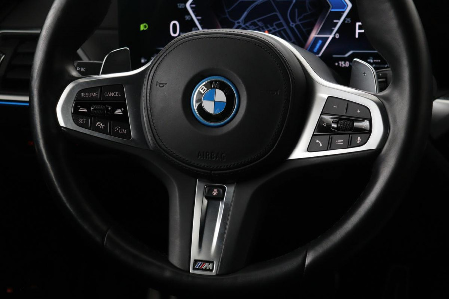 BMW 3-serie 320e M Sport | Head-Up | Stoel & stuurverwarming | Adaptive cruise | Sportstoelen | Adaptief LED | Sfeerverlichting | Camera | Carplay | Leder/Alcantara