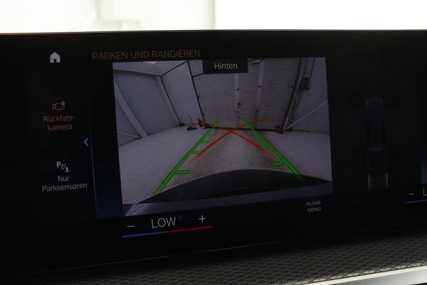 BMW 3-serie 320e M Sport | Head-Up | Stoel & stuurverwarming | Adaptive cruise | Sportstoelen | Adaptief LED | Sfeerverlichting | Camera | Carplay | Leder/Alcantara