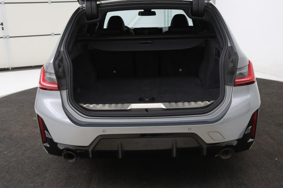 BMW 3-serie 320e M Sport | Head-Up | Stoel & stuurverwarming | Adaptive cruise | Sportstoelen | Adaptief LED | Sfeerverlichting | Camera | Carplay | Leder/Alcantara
