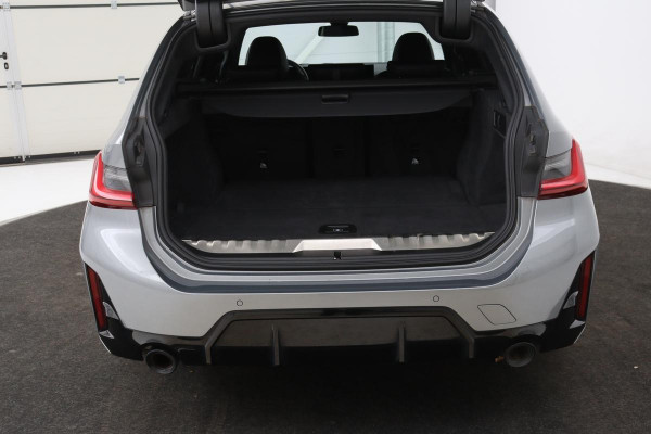 BMW 3-serie 320e M Sport | Head-Up | Stoel & stuurverwarming | Adaptive cruise | Sportstoelen | Adaptief LED | Sfeerverlichting | Camera | Carplay | Leder/Alcantara