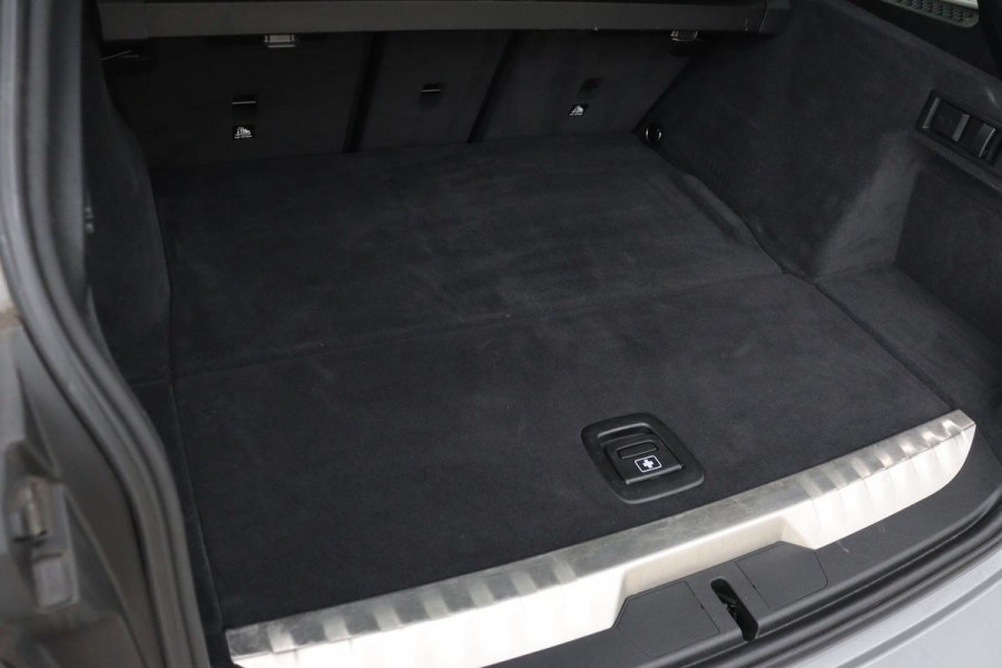 BMW 3-serie 320e M Sport | Head-Up | Stoel & stuurverwarming | Adaptive cruise | Sportstoelen | Adaptief LED | Sfeerverlichting | Camera | Carplay | Leder/Alcantara