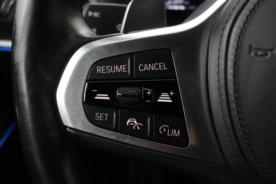 BMW 3-serie 320e M Sport | Head-Up | Stoel & stuurverwarming | Adaptive cruise | Sportstoelen | Adaptief LED | Sfeerverlichting | Camera | Carplay | Leder/Alcantara