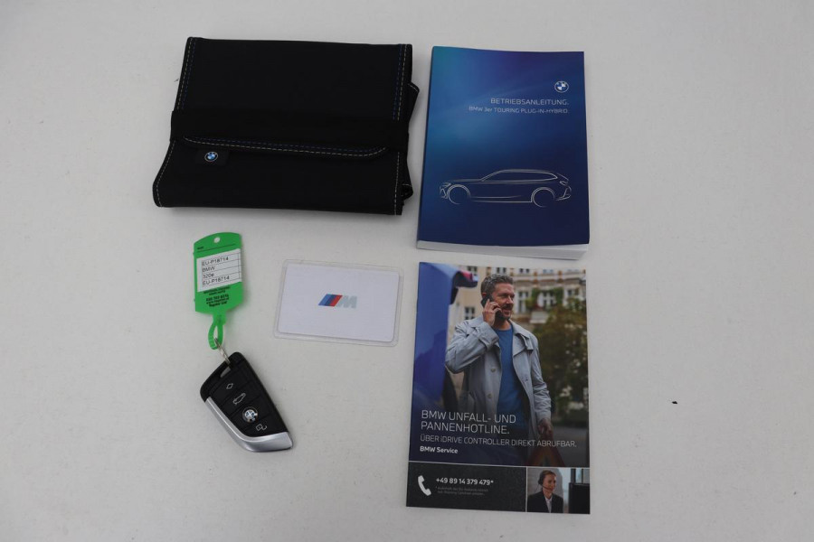 BMW 3-serie 320e M Sport | Head-Up | Stoel & stuurverwarming | Adaptive cruise | Sportstoelen | Adaptief LED | Sfeerverlichting | Camera | Carplay | Leder/Alcantara