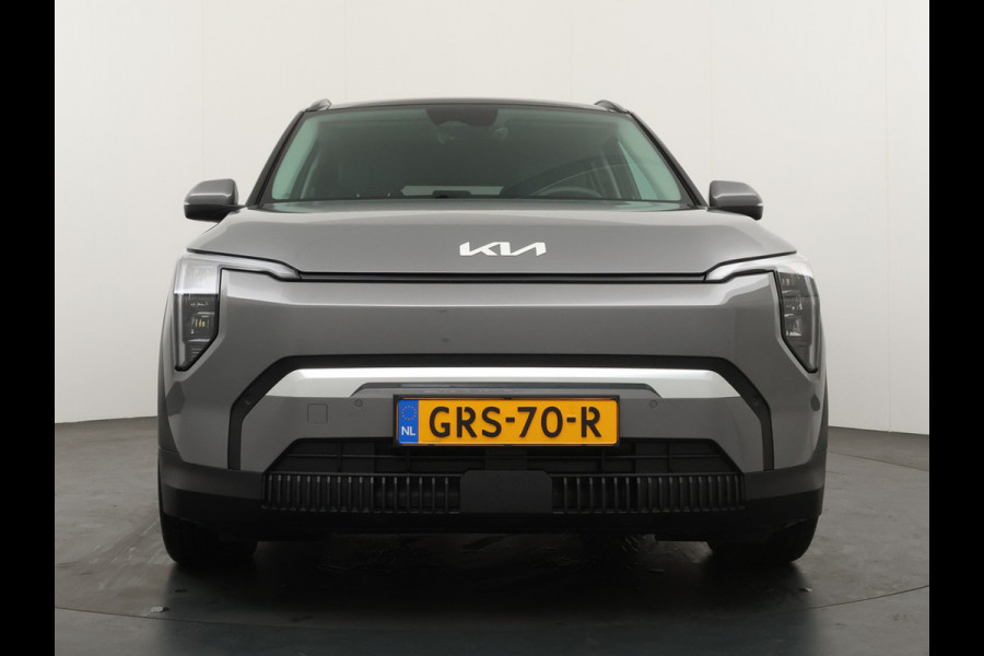 Kia EV3 Plus Advanced 81.4 kWh - Rijdende Demo - Draadloze Apple CarPlay / Android Auto - Stoel en stuurwiel verwarming - Panoramadak - Harman Kardon Audio - Dodehoek assistent - Fabrieksgarantie tot 11-2031