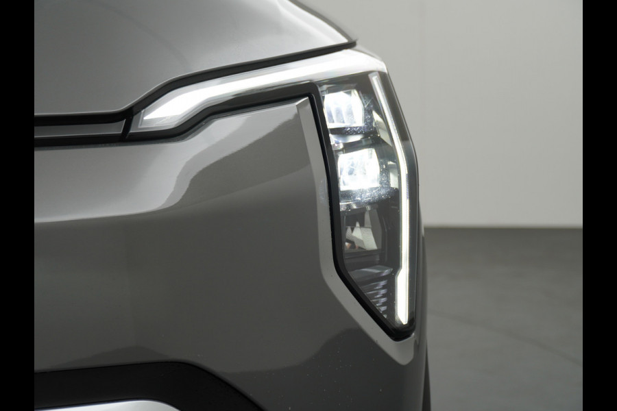 Kia EV3 Plus Advanced 81.4 kWh - Rijdende Demo - Draadloze Apple CarPlay / Android Auto - Stoel en stuurwiel verwarming - Panoramadak - Harman Kardon Audio - Dodehoek assistent - Fabrieksgarantie tot 11-2031