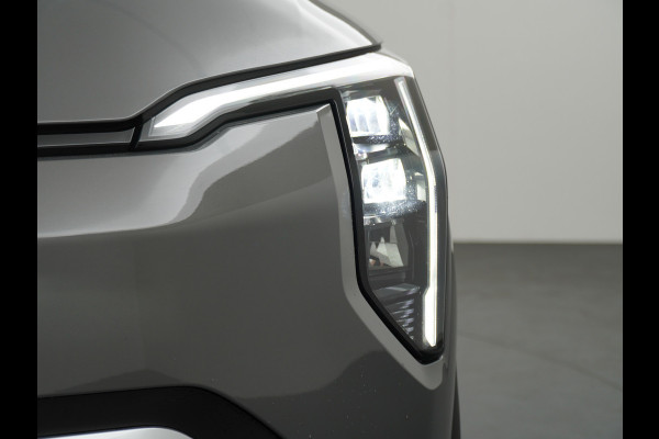 Kia EV3 Plus Advanced 81.4 kWh - Rijdende Demo - Draadloze Apple CarPlay / Android Auto - Stoel en stuurwiel verwarming - Panoramadak - Harman Kardon Audio - Dodehoek assistent - Fabrieksgarantie tot 11-2031