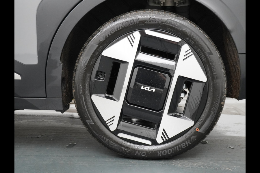 Kia EV3 Plus Advanced 81.4 kWh - Rijdende Demo - Draadloze Apple CarPlay / Android Auto - Stoel en stuurwiel verwarming - Panoramadak - Harman Kardon Audio - Dodehoek assistent - Fabrieksgarantie tot 11-2031