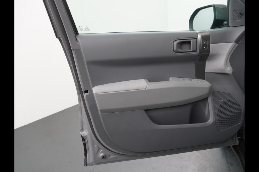 Kia EV3 Plus Advanced 81.4 kWh - Rijdende Demo - Draadloze Apple CarPlay / Android Auto - Stoel en stuurwiel verwarming - Panoramadak - Harman Kardon Audio - Dodehoek assistent - Fabrieksgarantie tot 11-2031