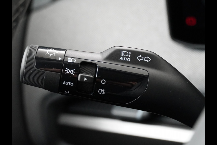 Kia EV3 Plus Advanced 81.4 kWh - Rijdende Demo - Draadloze Apple CarPlay / Android Auto - Stoel en stuurwiel verwarming - Panoramadak - Harman Kardon Audio - Dodehoek assistent - Fabrieksgarantie tot 11-2031