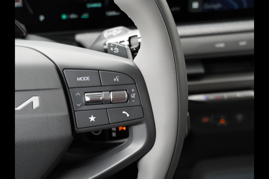Kia EV3 Plus Advanced 81.4 kWh - Rijdende Demo - Draadloze Apple CarPlay / Android Auto - Stoel en stuurwiel verwarming - Panoramadak - Harman Kardon Audio - Dodehoek assistent - Fabrieksgarantie tot 11-2031
