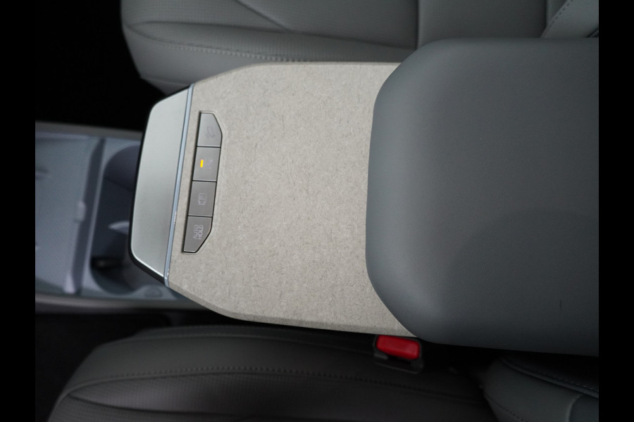 Kia EV3 Plus Advanced 81.4 kWh - Rijdende Demo - Draadloze Apple CarPlay / Android Auto - Stoel en stuurwiel verwarming - Panoramadak - Harman Kardon Audio - Dodehoek assistent - Fabrieksgarantie tot 11-2031