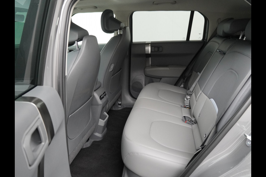 Kia EV3 Plus Advanced 81.4 kWh - Rijdende Demo - Draadloze Apple CarPlay / Android Auto - Stoel en stuurwiel verwarming - Panoramadak - Harman Kardon Audio - Dodehoek assistent - Fabrieksgarantie tot 11-2031