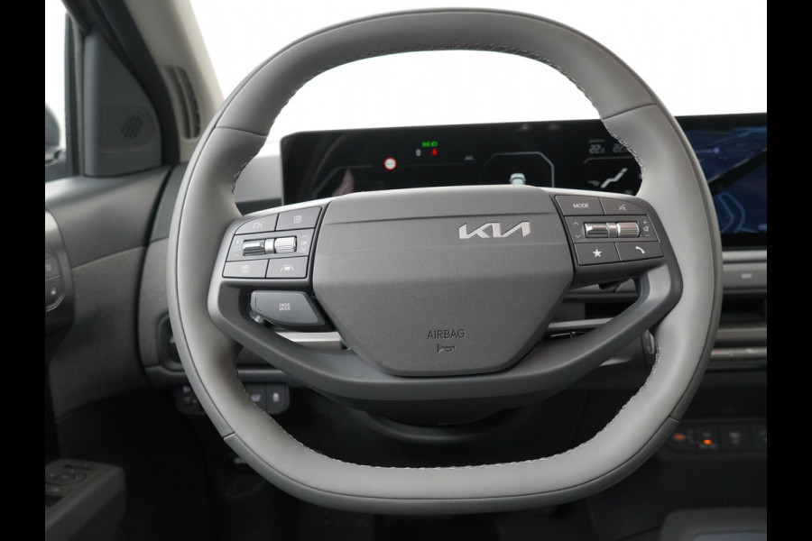 Kia EV3 Plus Advanced 81.4 kWh - Rijdende Demo - Draadloze Apple CarPlay / Android Auto - Stoel en stuurwiel verwarming - Panoramadak - Harman Kardon Audio - Dodehoek assistent - Fabrieksgarantie tot 11-2031