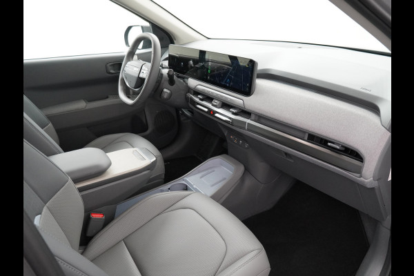 Kia EV3 Plus Advanced 81.4 kWh - Rijdende Demo - Draadloze Apple CarPlay / Android Auto - Stoel en stuurwiel verwarming - Panoramadak - Harman Kardon Audio - Dodehoek assistent - Fabrieksgarantie tot 11-2031