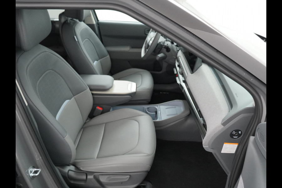Kia EV3 Plus Advanced 81.4 kWh - Rijdende Demo - Draadloze Apple CarPlay / Android Auto - Stoel en stuurwiel verwarming - Panoramadak - Harman Kardon Audio - Dodehoek assistent - Fabrieksgarantie tot 11-2031