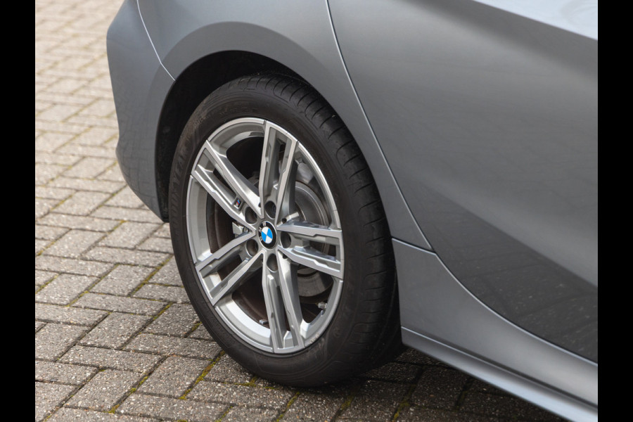 BMW 1-serie 118i M-Sport - Live Cockpit Prof - LED - Stoelverwarming