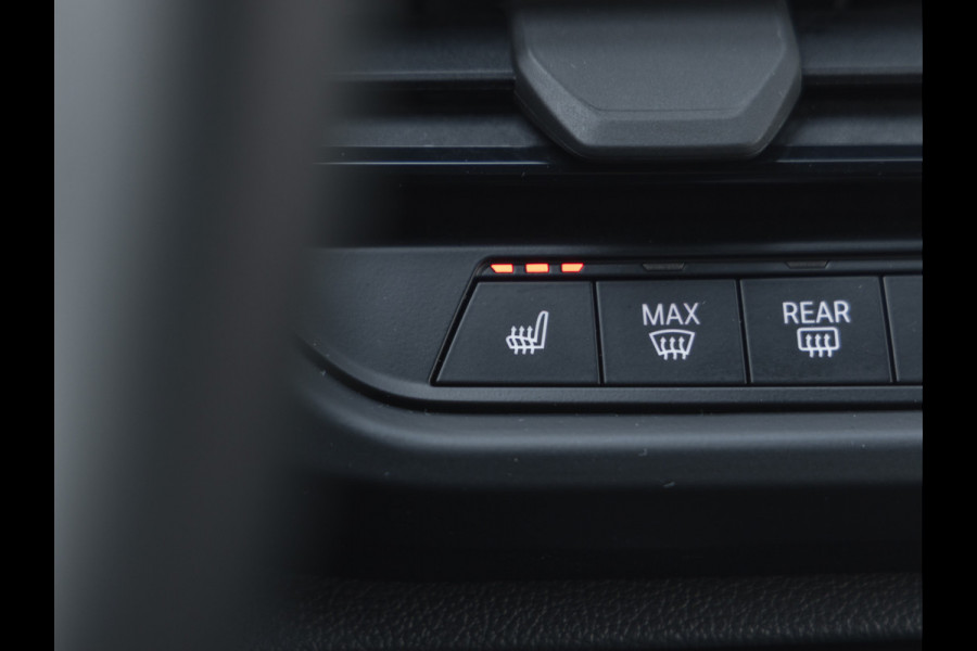 BMW 1-serie 118i M-Sport - Live Cockpit Prof - LED - Stoelverwarming