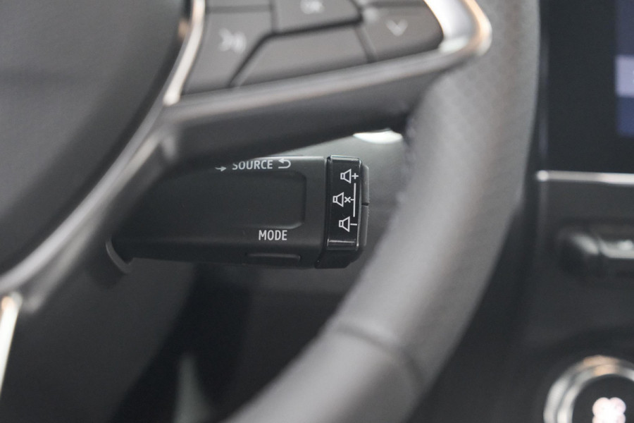 Renault Clio 1.6 E-Tech Full Hybrid 145 techno | 360 Camera | Bose Audio | Stoelverwarming | 9.3 Inch Groot Scherm